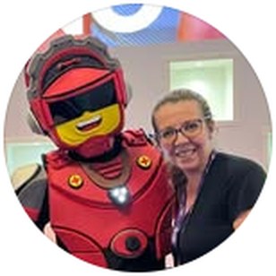 Foto do perfil da Prof. Déia da Robótica